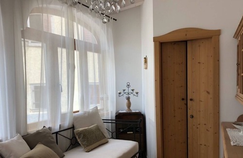 Pietramurata House | ROMANTIC APARTMENT WITH BALCONY IN HISTORIC RESIDENCE