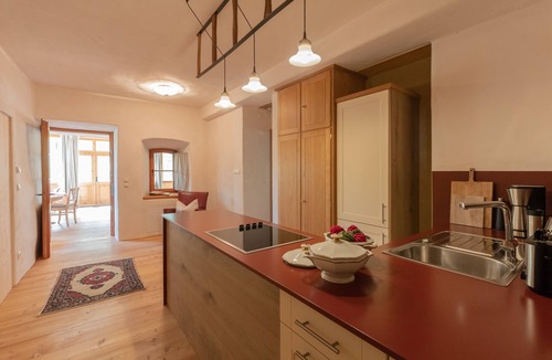 Tesimo Apartment | Romantic vacation apartment on a historic estate