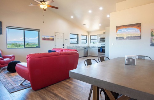 Cornville House | Romantic Wine Country Retreat Private Hot Tub & Valley Views
