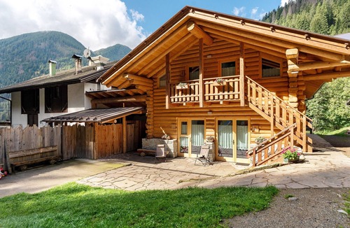 Cogolo Apartment | Room 'Cazzuffi Salvia' with Mountain View, Shared Garden and Wi-Fi