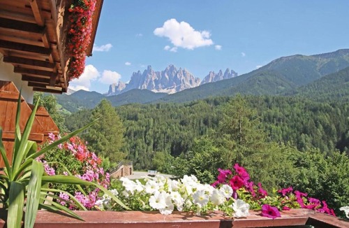 Villnoss Apartment | Room 'Doppelzimmer 8' with Mountain View, Private Terrace and Wi-Fi