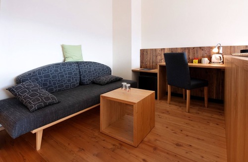 Sluderno Apartment | Room 'Hochwandnest 2' with Mountain View, Shared Garden and Balcony