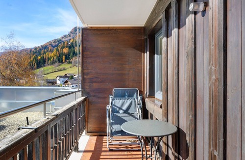 Santa Valburga Apartment | Room 'Hotel Schweigl Suite 203' with Mountain View, Shared Pool and Wi-Fi