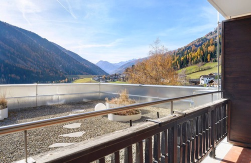Santa Valburga Apartment | Room 'Hotel Schweigl Suite 203' with Mountain View, Shared Pool and Wi-Fi