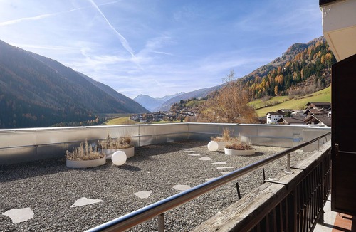 Santa Valburga Apartment | Room 'Hotel Schweigl Superior Dz 202' with Mountain View, Shared Pool and Wi-Fi