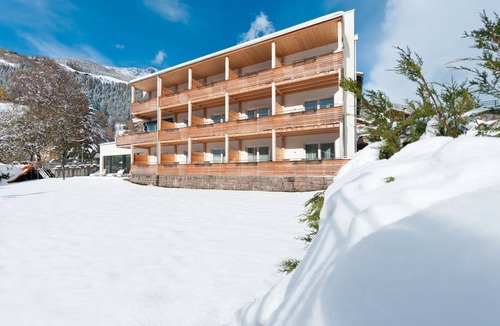Santa Valburga Apartment | Room 'Hotel Schweigl Superior Dz 202' with Mountain View, Shared Pool and Wi-Fi
