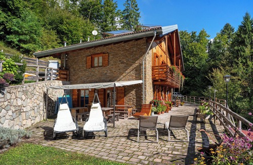 Roncegno Apartment | Room 'Larice' with Mountain View, Shared Garden and Balcony