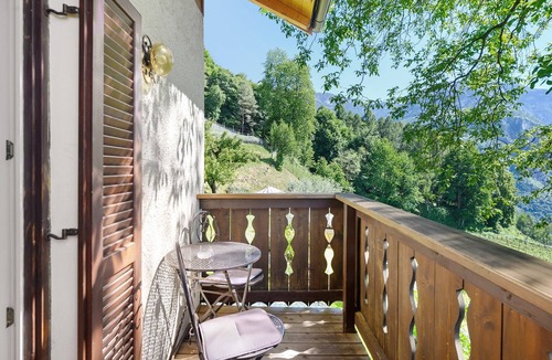 Montagna Apartment | Room 'Rienznerhof Zimmer Weinberg Nr. 2' with Mountain View, Shared Terrace and Wi-Fi