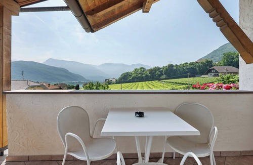 Sankt Josef Am See Apartment | Room 'Seaberhof 6' with Lake View, Shared Pool and Wi-Fi
