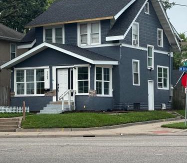 Minneapolis House | Rooms at Broadway Booking