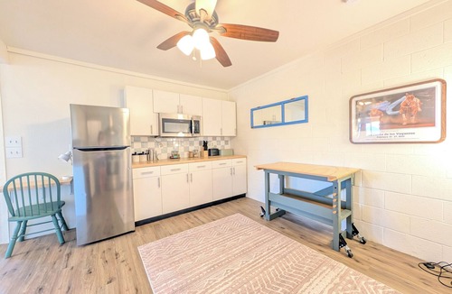 Prescott Valley Units House | Roomy, Cute + Mountain Views 1 Bedroom Full Kitchen