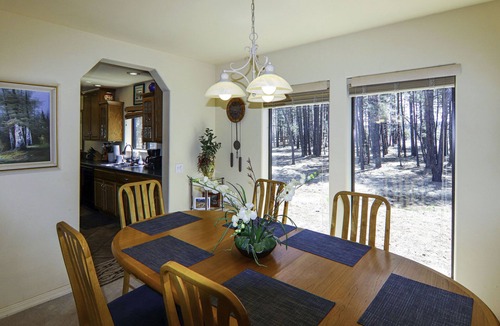 Fort Valley House | Roundtree Retreat - Close to SnowBowl. 4 Bdrm, 3 Bth Private Secluded Retreat