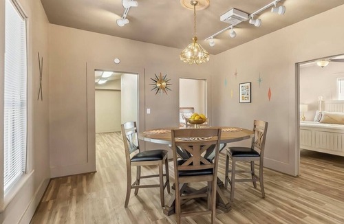 Kingman House | ROUTE 66 Cozy 2-bedroom Bungalow IN HISTORIC DOWNTOWN KINGMAN with AC