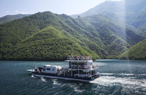 Shkoder County Hostel | Rozafa Ferry & Accommodation