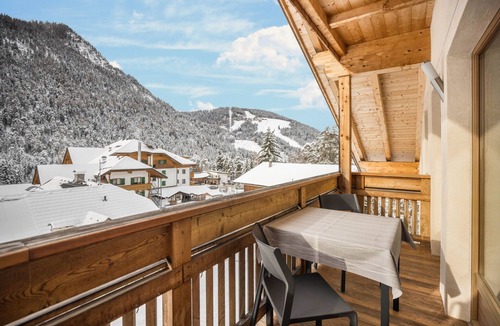 San Vigilio Apartment | Runcac - Holiday Apartment Roterins with Mountain View, Wi-Fi & Balcony