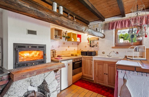 Praso Ski Chalet | Rustic Holiday Home “Baita Nido tra i Monti” with Mountain View & Terrace