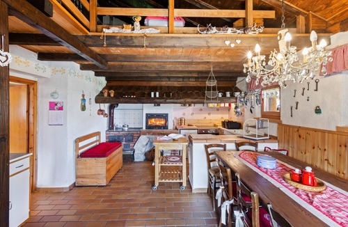 Praso Ski Chalet | Rustic Holiday Home “Baita Nido tra i Monti” with Mountain View & Terrace