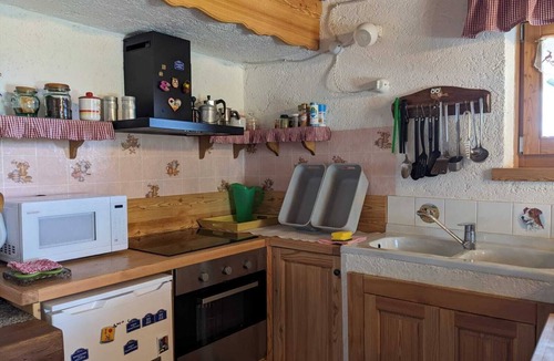 Praso Ski Chalet | Rustic Holiday Home “Baita Nido tra i Monti” with Mountain View & Terrace
