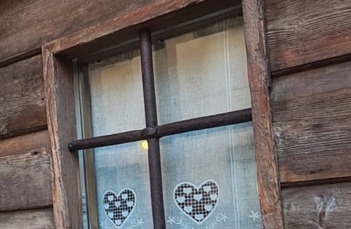 Tesero Apartment | Rustic house in historic 1600s