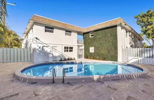 Poinciana Park Apartment | Rustic Retreats Cozy 1BR for 4 guests minutes from Las Olas