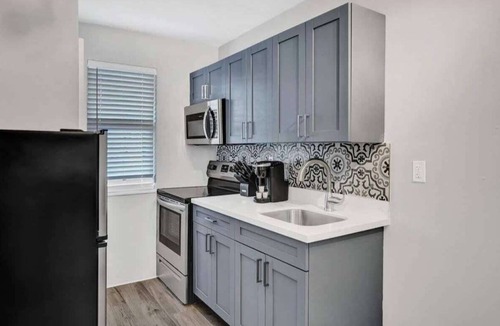 Poinciana Park Apartment | Rustic Retreats Near Las Olas with Pool