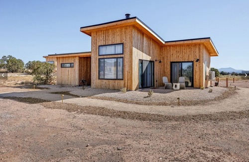 Valle Cottage | Rustic Wild West Casita with Wood-Burning Stove near Grand Canyon, Arizona