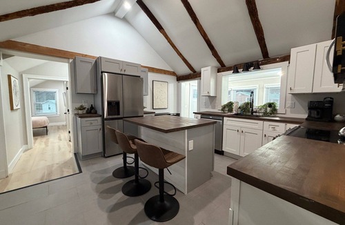 East Haven  Rutland County Apartment | Rutland-Killington Mountain Midway: Refreshed 2BR Flat with High-End Kitchen and Spa Shower