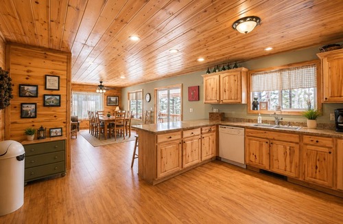 Duck Creek Village Cabin | S`more Fun Cabin great location in Strawberry & perfect homebase for activities