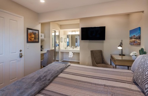 Uptown Sedona Hotel | Saguaro Room #101 @ Sedona Uptown Suites