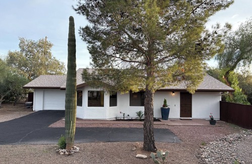 Casas Adobes House | Saguaros and Sunsets in the heart of Tucson