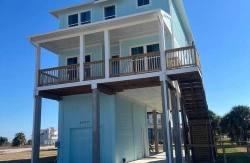 Terramar Beach House | Salty Sea Dawg-Walk 2 Beach & Pool! Pets Allowed!