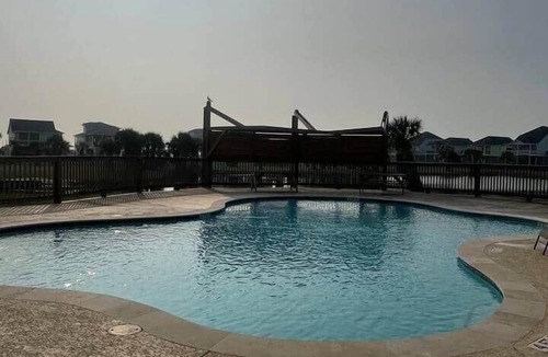 Terramar Beach House | Salty Sea Dawg-Walk 2 Beach & Pool! Pets Allowed!