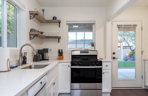 Sam Hughes House | Sam Hughes Bungalows - A - Walkable to the U of A. Historical Yet Updated!
