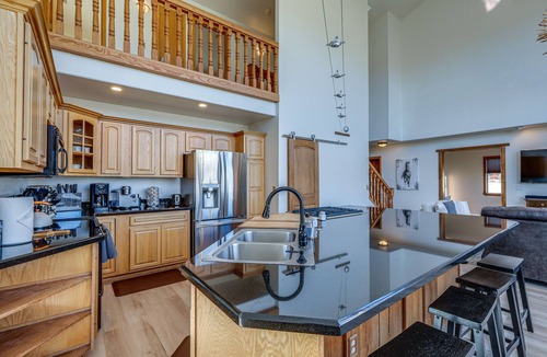 Baderville House | Scenic Flagstaff Home w/Hot Tub & Mountain Views