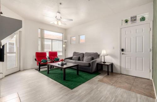 Central Scottsdale House | Scottsdale 2BR Condo with Pool, Sauna, BBQ and More