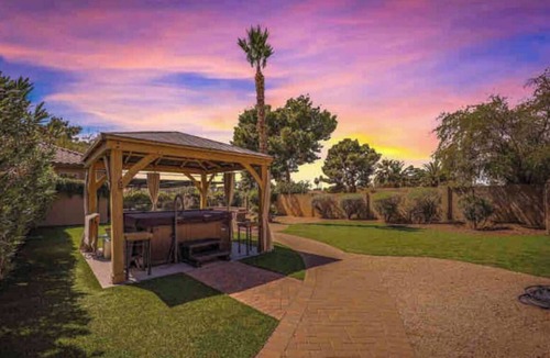Central Scottsdale House | Scottsdale estate with heated pool and hot tub