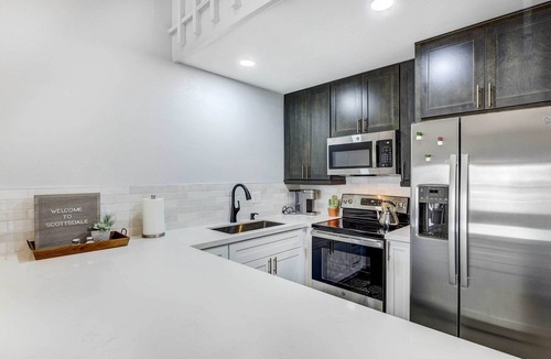 Village Grove Condo | Scottsdale Loft w/Pool ~ 2 Mi to Old Town!