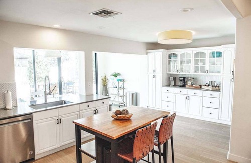 Avant House | Scottsdale Oasis | Pickleball, Pool, Spa & Hoops
