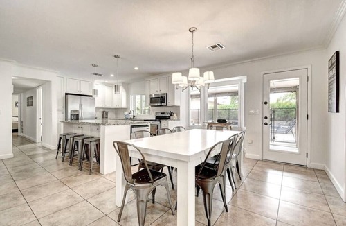 Paradise Valley Village House | Scottsdale`s Ultimate Group Estate | 16BR/6BA | Sleeps 32 | Private Pool & Hot Tub | Pet-Friendly