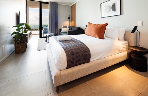 Umhlanga Ridge Apartment | Sea Views l Pool l Steam Room