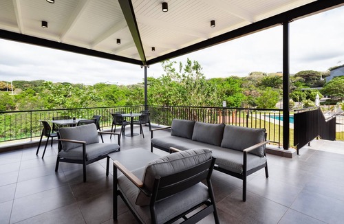 Umhlanga Ridge Apartment | Sea Views l Pool l Steam Room