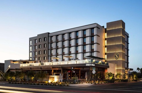 Entertainment District Hotel | Senna House Hotel Scottsdale, Curio Collection By Hilton