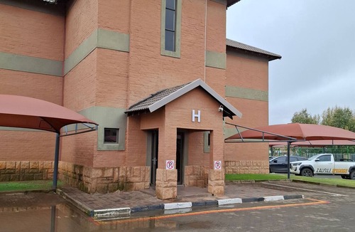 Bloemfontein Apartment | Serene 1-bedroom Apartment in Bloemfontein