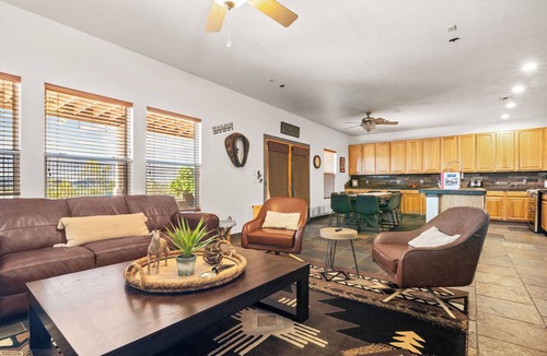 Tucson House | Serene desert escape w/stunning mountain views & heated pool/spa- pet friendly!