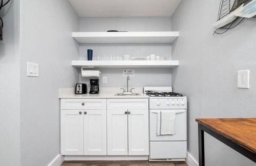 Hollywood Apartment | Shell on the Beach #106