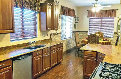 Centerra House | Sherrif says "Put'm up~in the WILD WEST RETREAT!" Pet-YES!