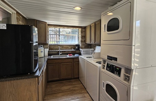 Confluence House | Shoreline Estates - Upper Apt Room A