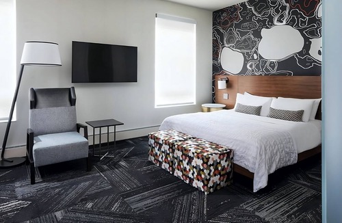 Downtown Minneapolis Hotel | Short Distance From The Well Known Sites! 4 Convenient Units Near Foshay Tower!