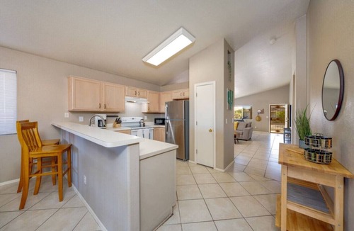 Tucson House | Silverbell/Fenced/3 BR & 2 BA/Quiet/Garage