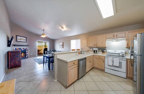 Tucson House | Silverbell/Fenced/3 BR & 2 BA/Quiet/Garage